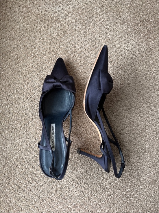 Manolo Blahnik Shoes - Manolo Blahnik Dark Navy Satin Pointed-Toe Slingback Pumps with Bow size 39.5